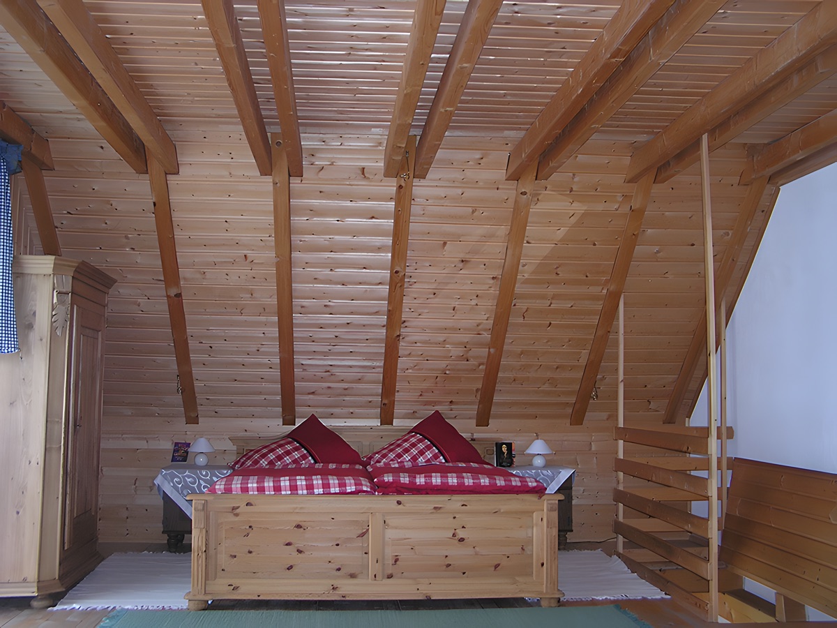 Hauptschlafraum mit Doppelbett