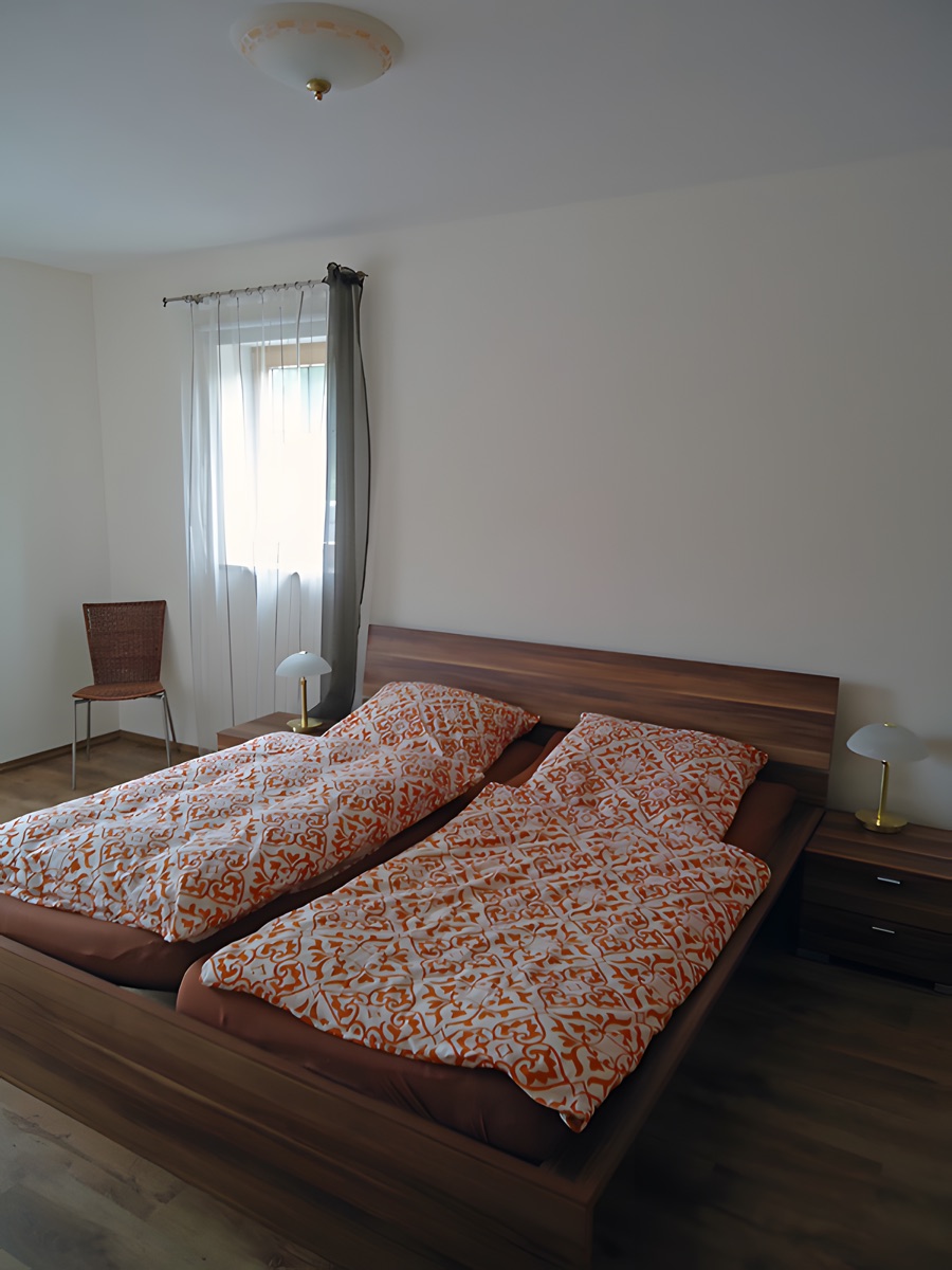 Schlafbereich mit Doppelbett