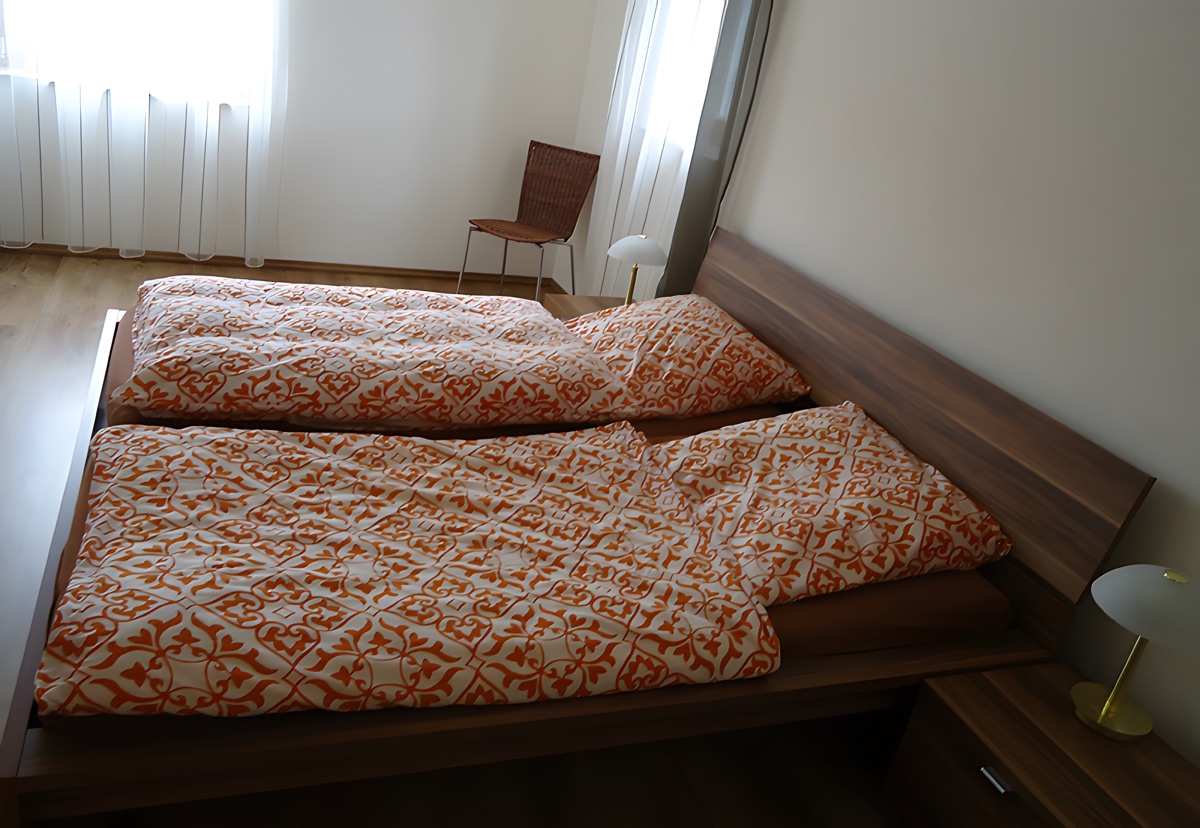Doppelbett im Schlafbereich